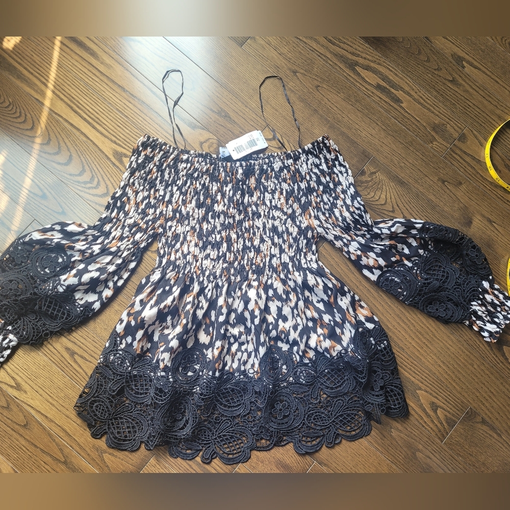 NWT Georgous Elegant Off-Shoulder Leopard Print Top with Lace Trim.
